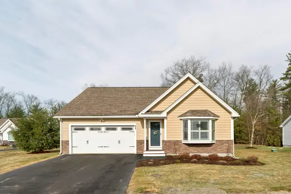 11 Castle Court, Kingston, NH 03848