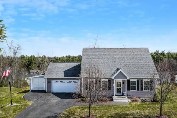 18 Crawford Lane, Hooksett, NH 03106
