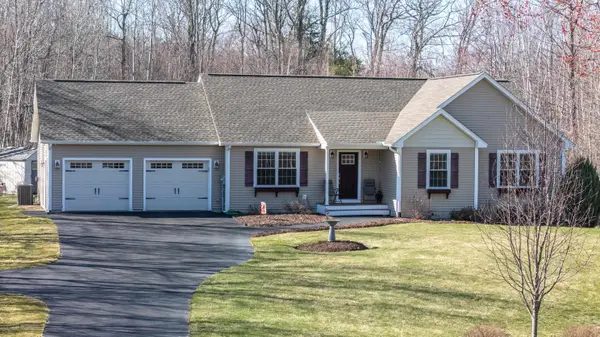 22 High Meadow Drive, Deerfield, NH 03037