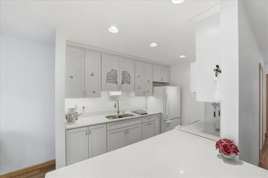 125 Kennedy Drive #6, South Burlington, VT 05403 - #3