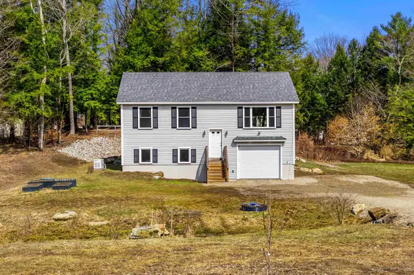 38 Peacham Road, Barnstead, NH 03225