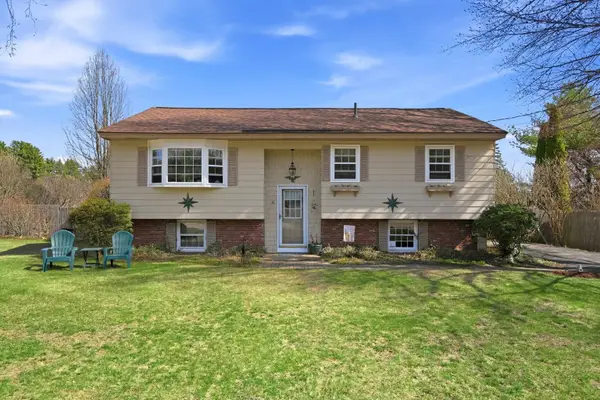 6 Heather Drive, Hooksett, NH 03106