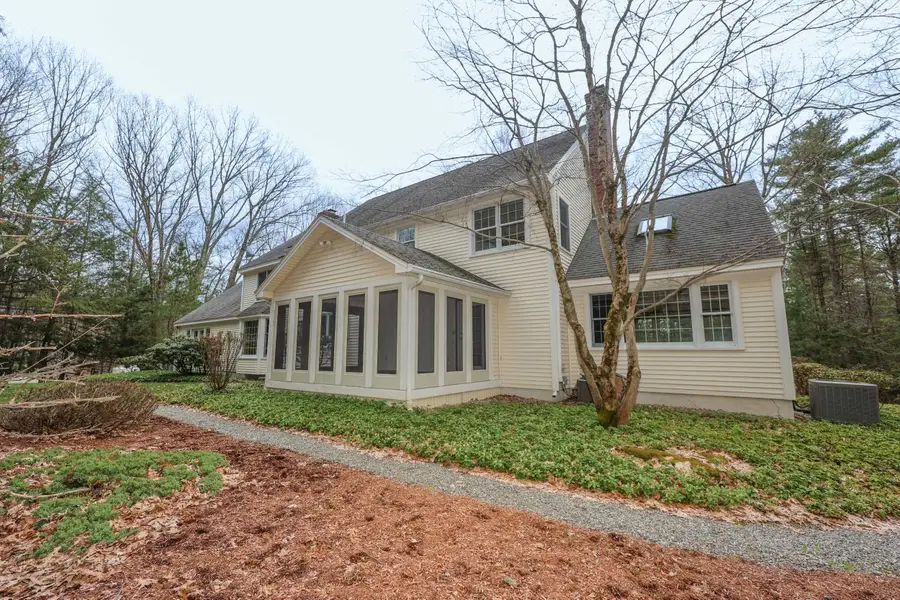 6 Hawk Drive, Bedford, NH 03110 - #3