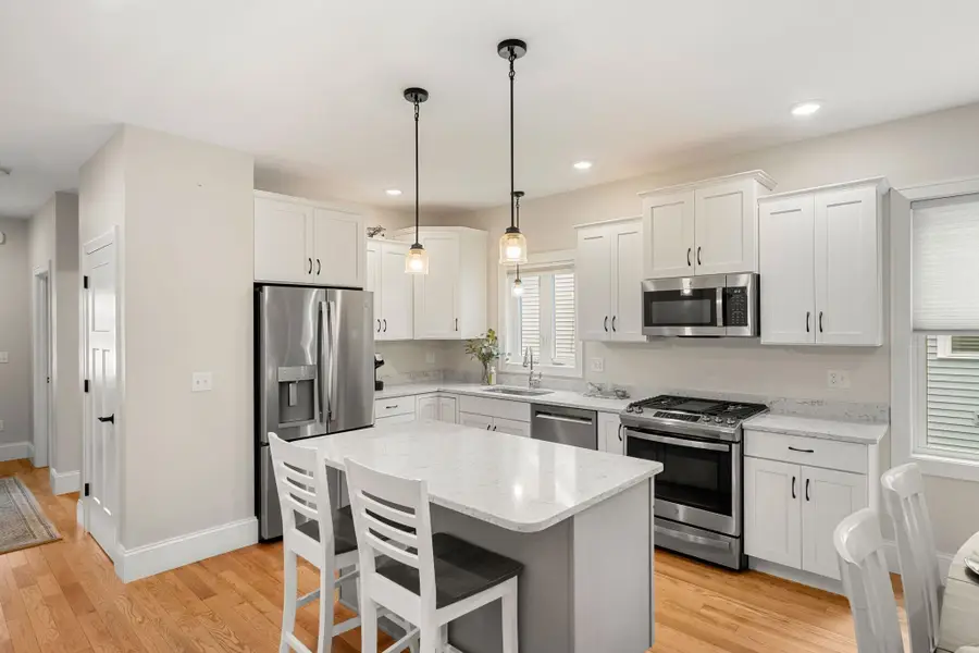 27 Abenaki Circle, Merrimack, NH 03054 - #3