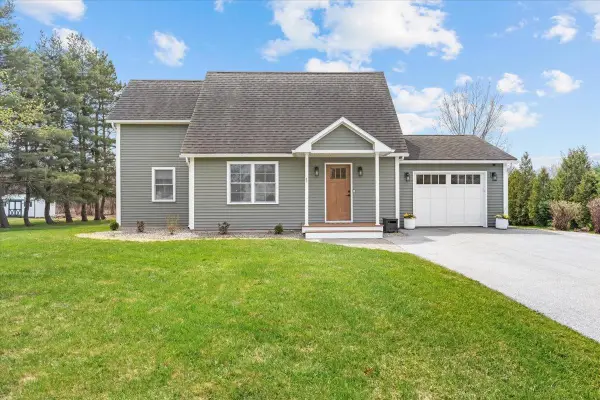 6 Vivian Lane, St. Albans Town, VT 05478