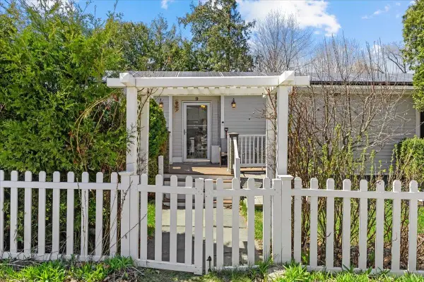 9 Railroad Lane, Shelburne, VT 05482