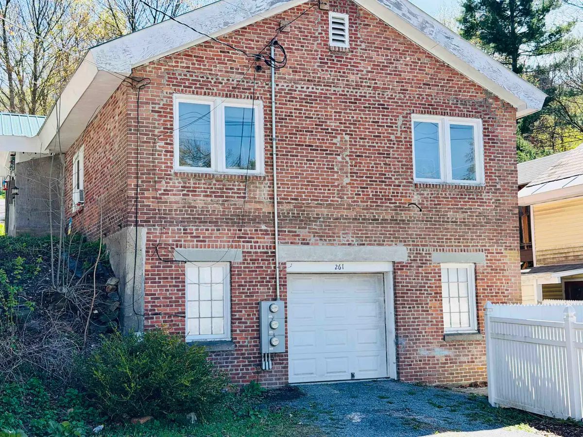 2 Hamlin Avenue, Bennington, VT 05201 - #1