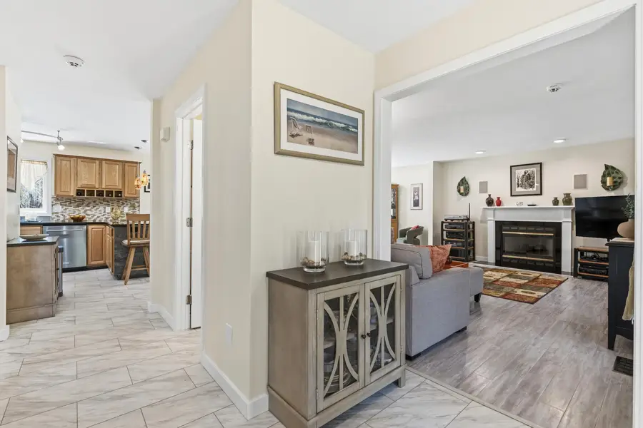 8 Flag Court, Auburn, NH 03032 - #3