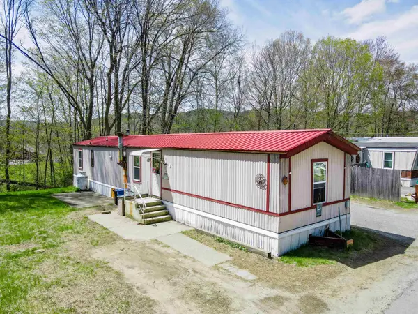 3 Lower Landing Mhp, Charlestown, NH 03603