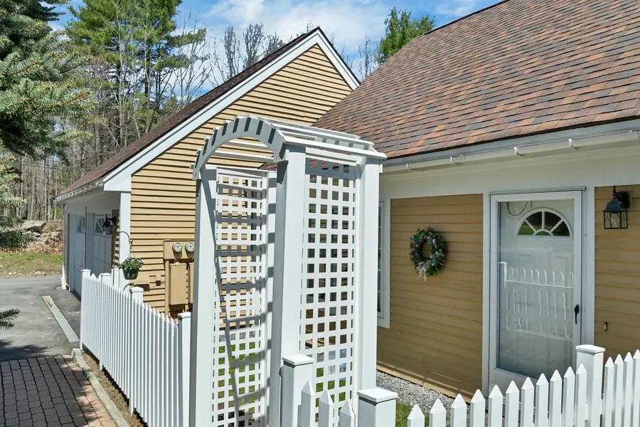 27 Harvest Lane, Laconia, NH 03246 - #3