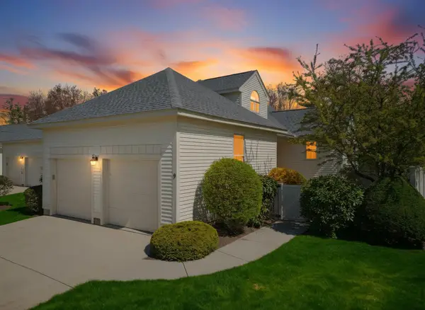 9 Pebble Beach Drive, Bedford, NH 03110
