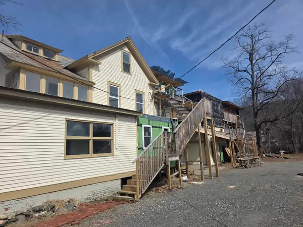 33 Oak Street, Brattleboro, VT 05301