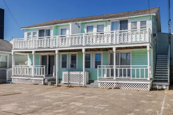 12 Manchester Street, Hampton, NH 03842