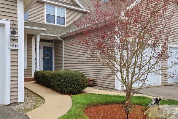 19 Evening Star Lane, Bedford, NH 03110
