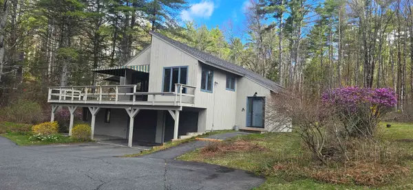 1608 Marsh Family Road, Hartford, VT 05059