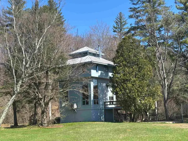 19 River Run Drive, Hyde Park, VT 05655