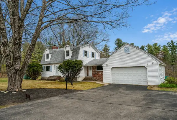 19 Dutton Road, Pelham, NH 03076