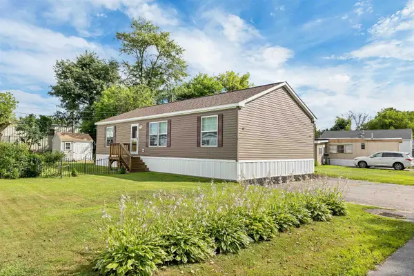 9 Longmeadow Drive, Concord, NH 03301-3482