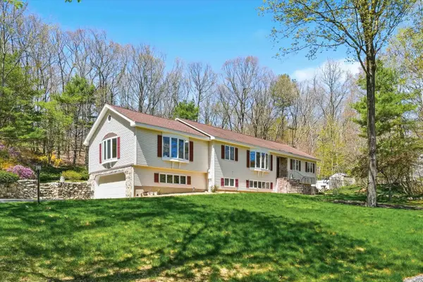11 Oriole Road, Windham, NH 03087