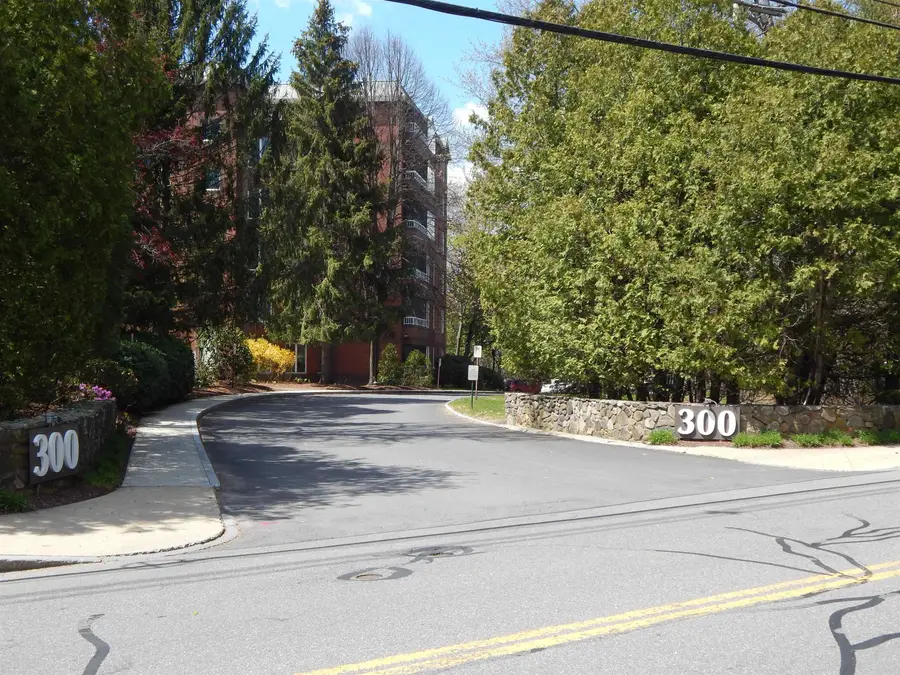 300 River Road #504, Manchester, NH 03104 - #3
