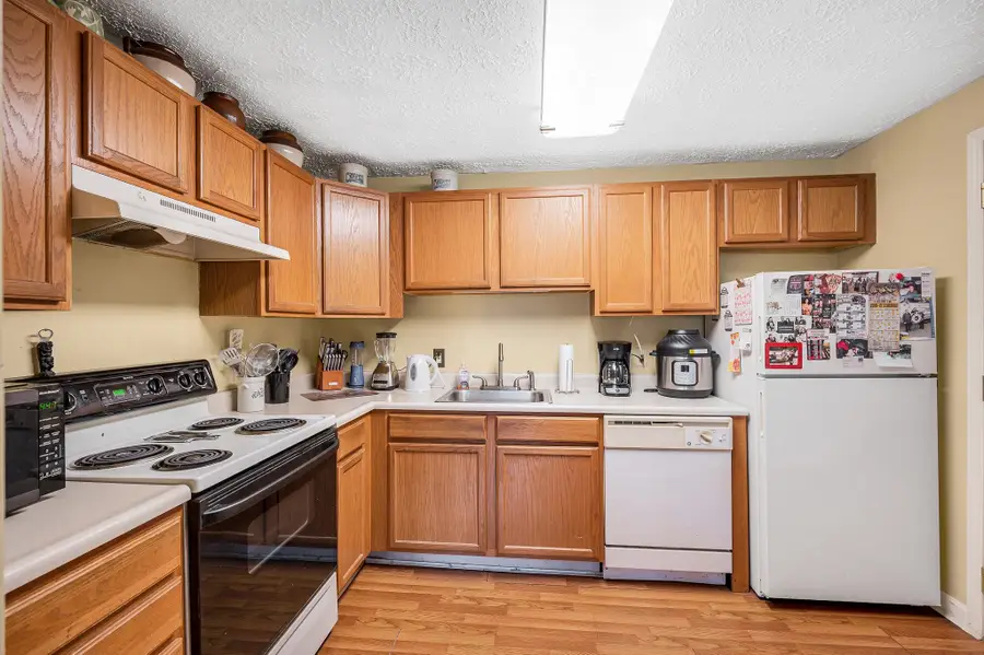 555 calef Road #11, Manchester, NH 03103 - #3
