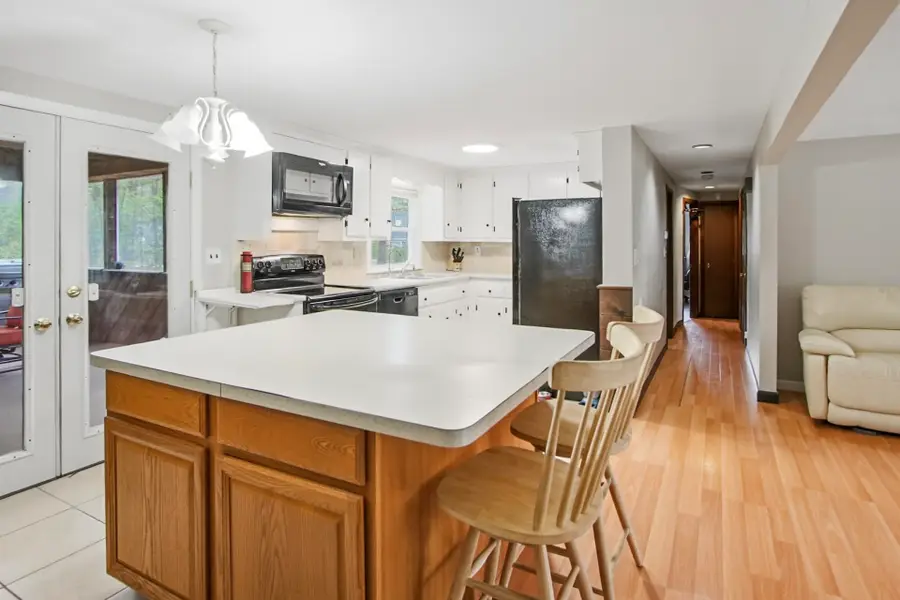 15 Lincoln Street, Pelham, NH 03076 - #3