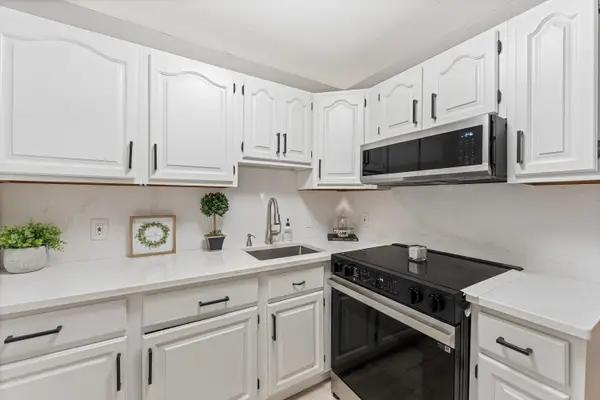 4 Brook Road #8, Salem, NH 03079