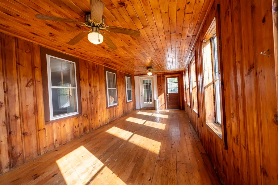 8 Old Manchester Road, Raymond, NH 03077 - #2