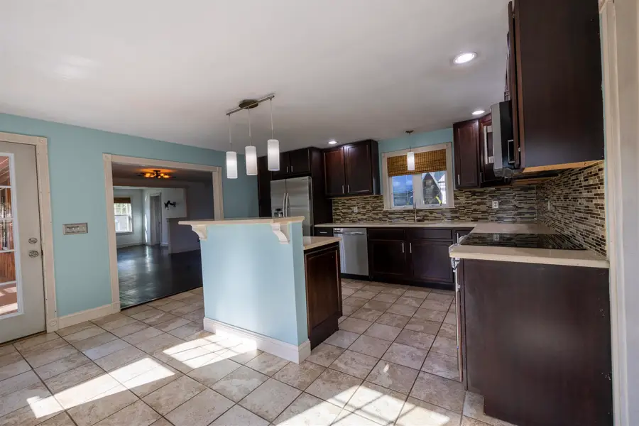 8 Old Manchester Road, Raymond, NH 03077 - #3