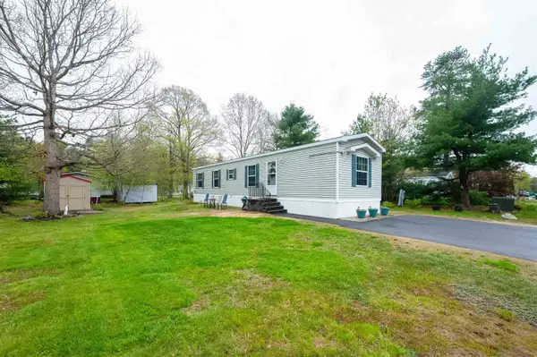 7 D'amours Avenue, Rochester, NH 03839