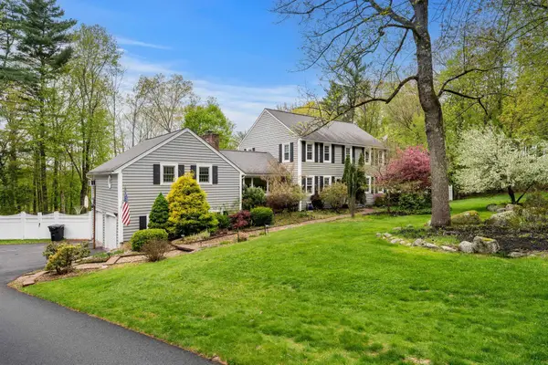 13 Birchwood Circle, Bedford, NH 03110