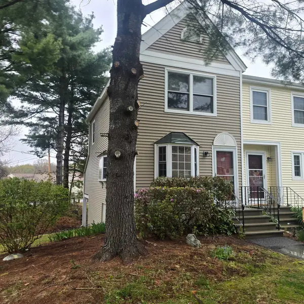 321 Fox Hollow Way, Manchester, NH 03104