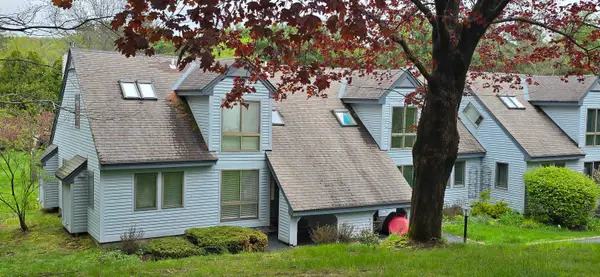 111 Lakeland Drive, Hartford, VT 05059