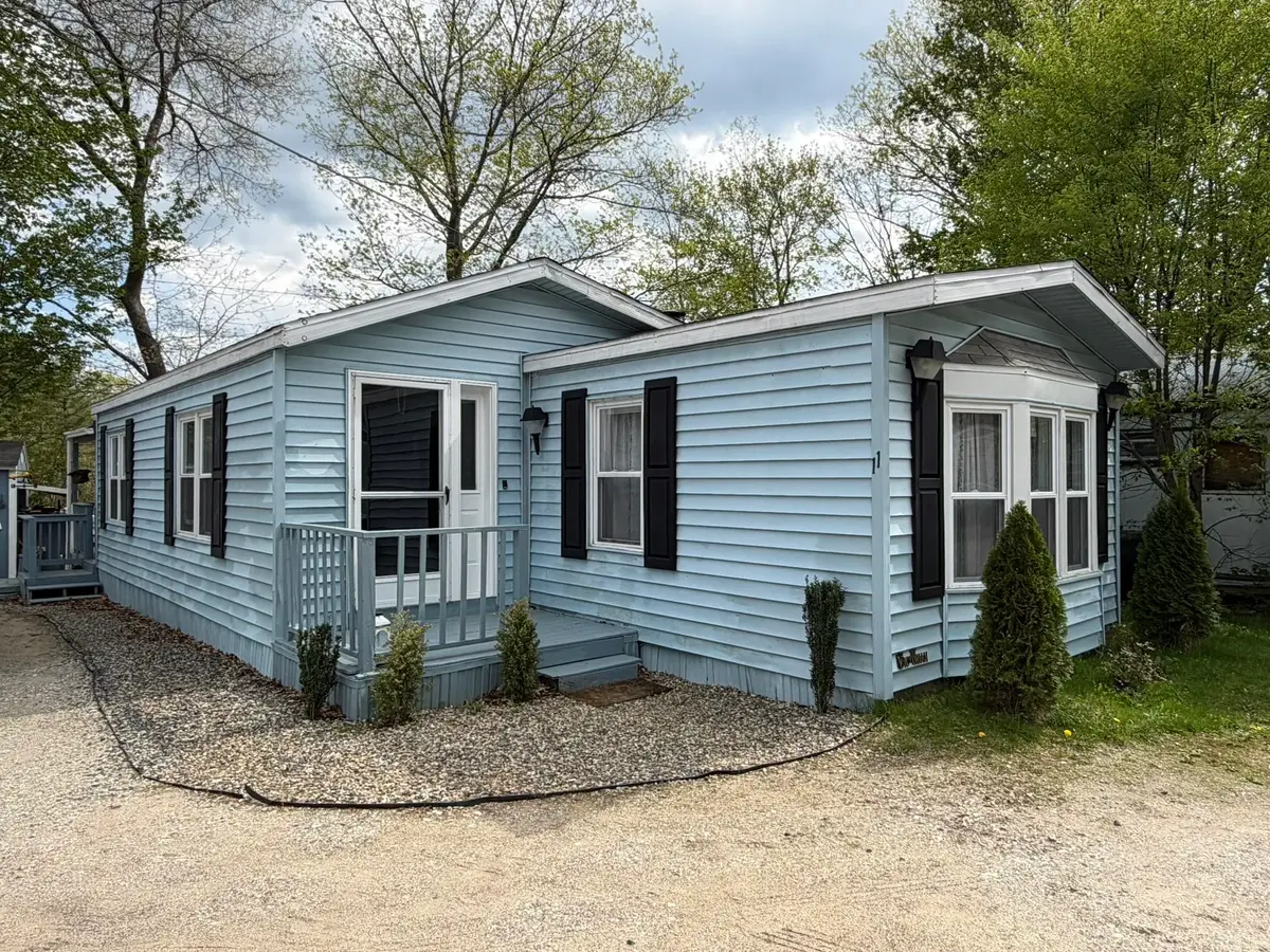 11 Christmas Tree Mobile Home Park, Epsom, NH 03234 - #1