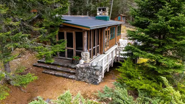 36 Mountain Road, Dalton, NH 03598