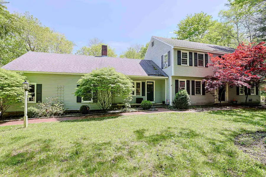 19 Winterberry Drive, Amherst, NH 03031 - #3