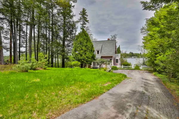 34 Baker Avenue, Deerfield, NH 03037