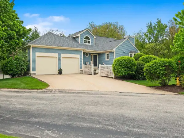 6 Augusta National Drive, Bedford, NH 03110