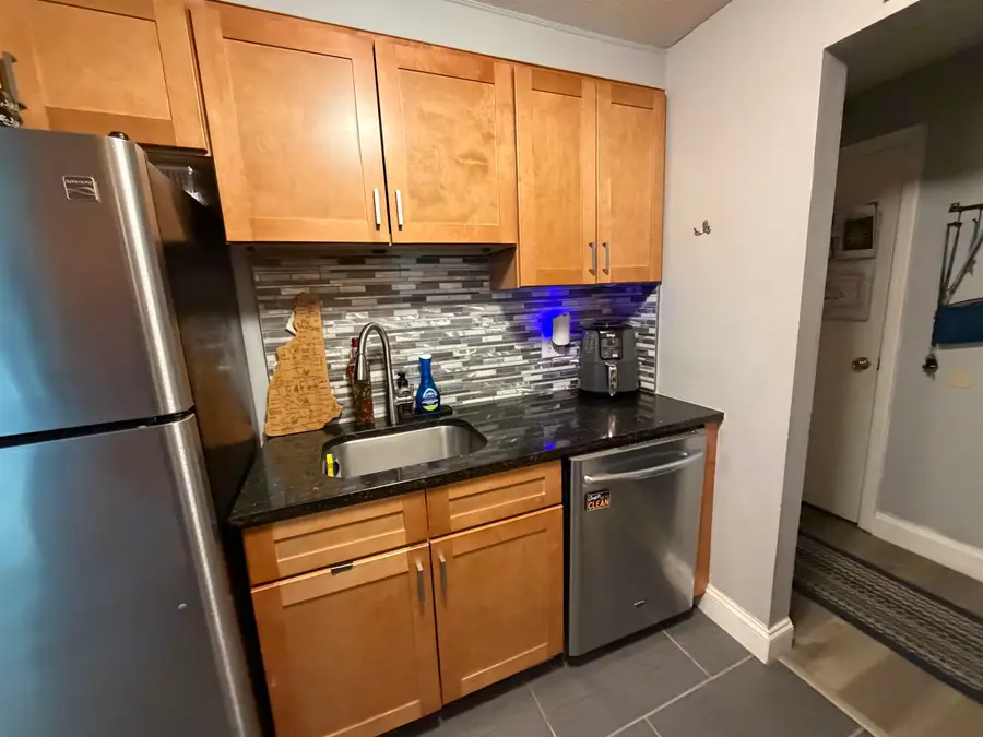 1 Louisburg Square, Nashua, NH 03060 - #3