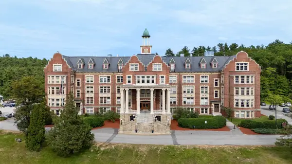 15 Mount Saint Mary's Way #210, Hooksett, NH 03106