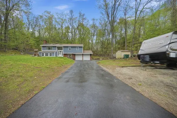 10 Hillside Road, Kingston, NH 03848