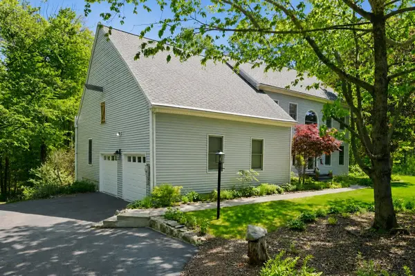 16 Hillsboro Circle, Milford, NH 03055