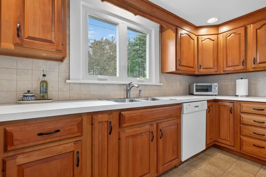 12 Burnett Street, Nashua, NH 03060 - #3
