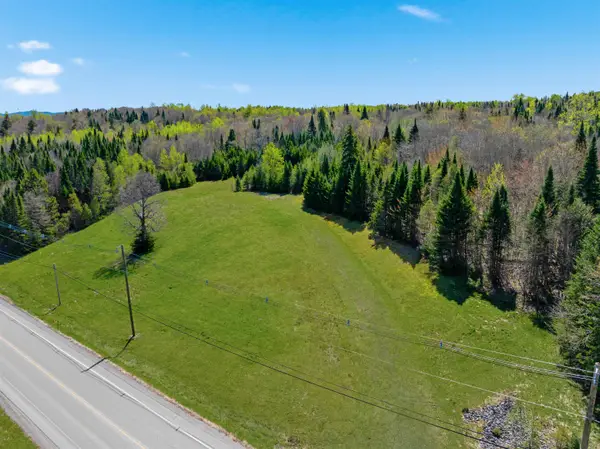 - North Main Street, Pittsburg, NH 03592