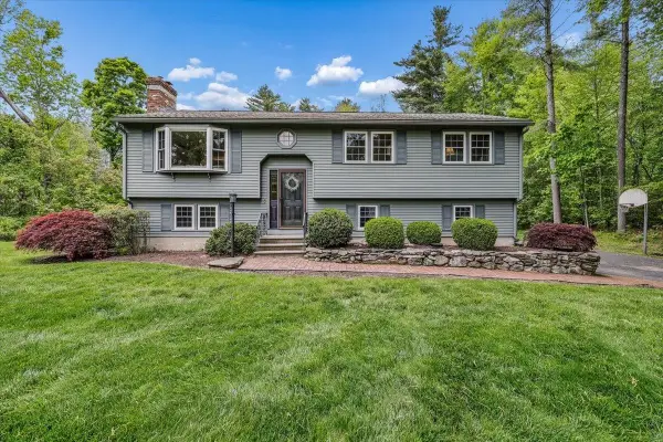1 Dresden Way, Londonderry, NH 03053