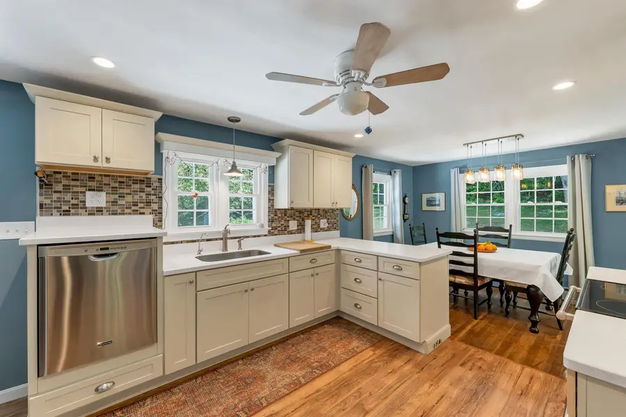 14 Squamscott Road, Stratham, NH 03885 - #2