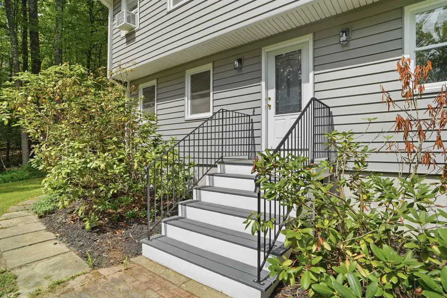 7 Hampshire Drive, Derry, NH 03038 - #3