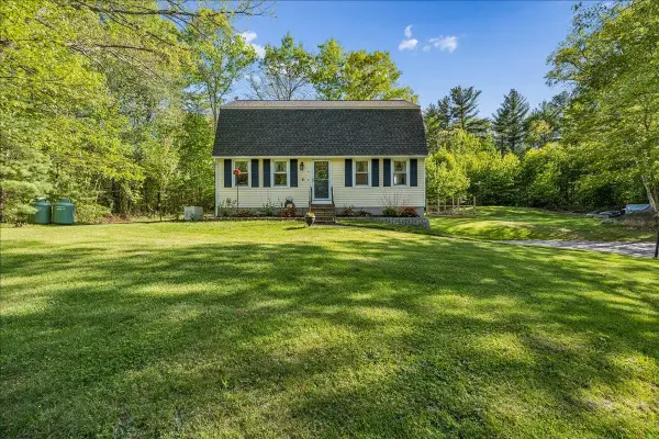 14 Maplewood Drive, Londonderry, NH 03053