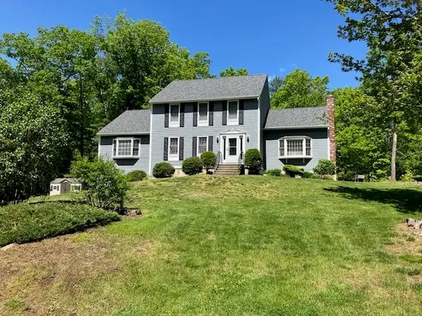 11 Lantern Lane, Londonderry, NH 03053