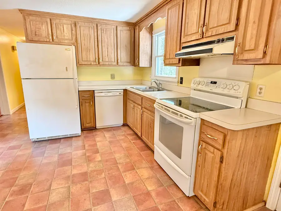 4 Rita Avenue, Pelham, NH 03076 - #2